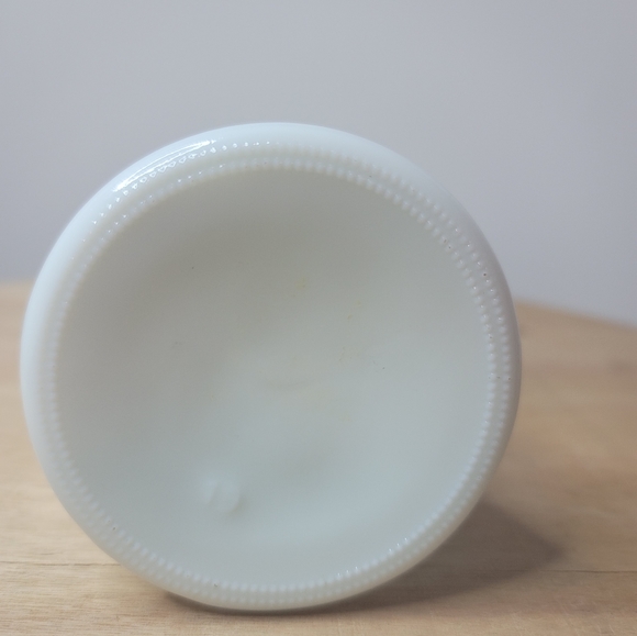 Milk Glass vase 9" - Picture 7 of 8